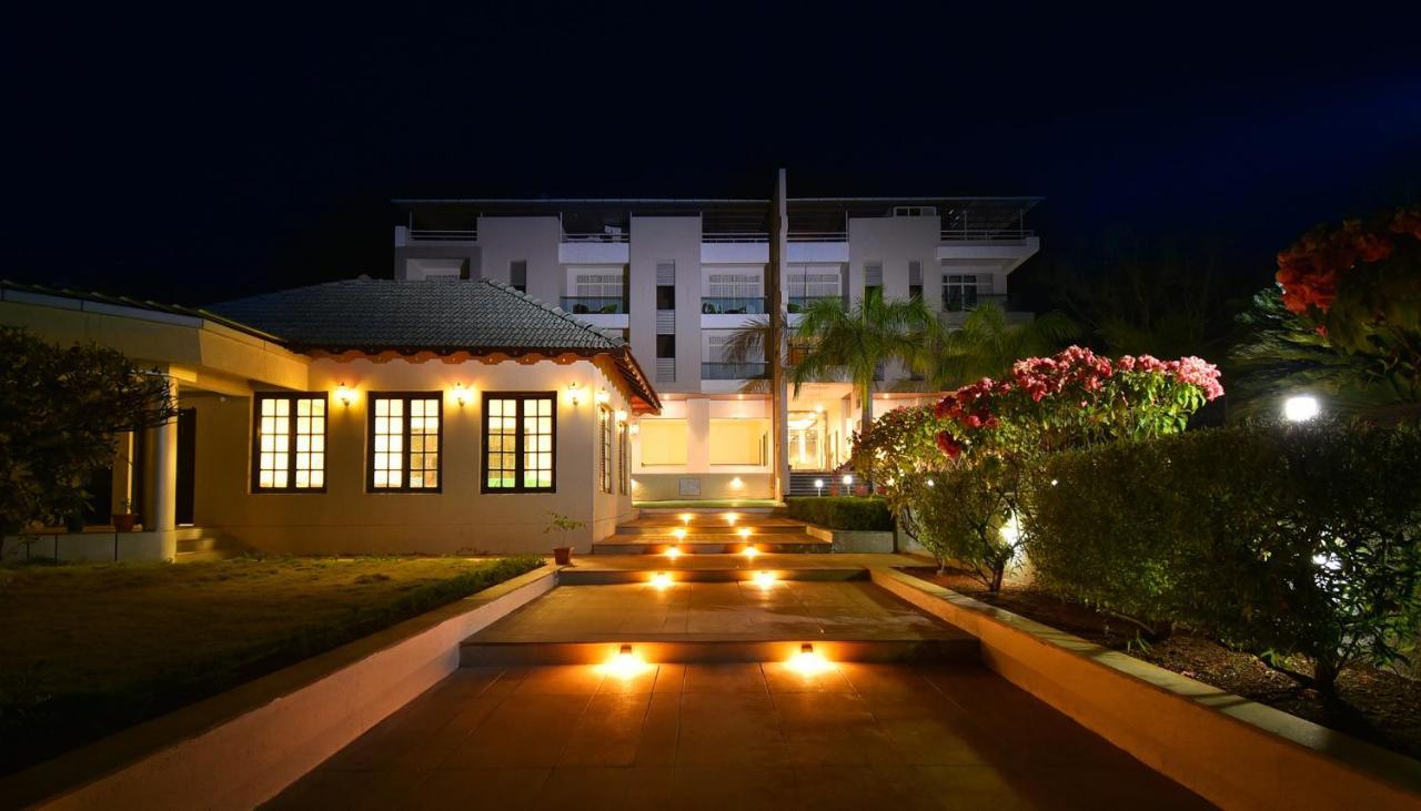 Hotel Sadhana Executive Dapoli Exterior photo
